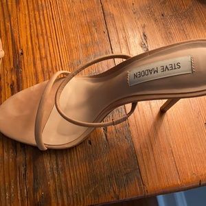 EUC Steve Madden taupe heels